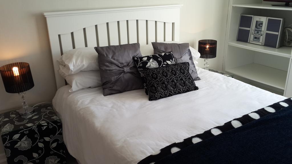 On Broadwalk Cottage Cape Town Ruang foto